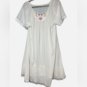 Vintage Kelly Reed floral embroidered night gown size Medium